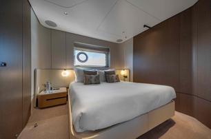 Azimut motor yacht St Jude guest cabin with window 