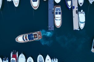 Marex-390-Review-marina-overhead-approach-quayside