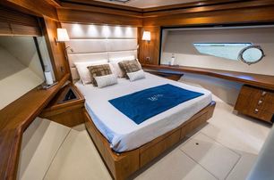 Sunseeker motor yacht Tatis VIP cabin with window 