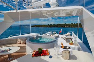 Westport-112-mk1-flybridge