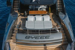 Pershing motor yacht Byeee... aft deck with sun pads 