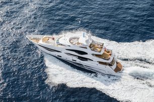 Sunseeker 131 Yacht running 