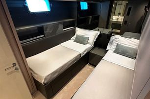 Sanlorenzo motor yacht Saam II guest cabin with twin beds 