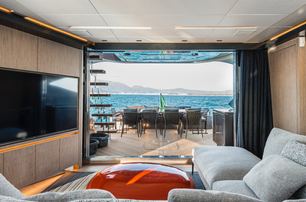 AB Yachts AB 80 motor yacht saloon deck view