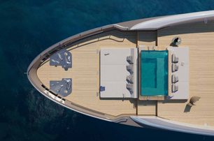 Sanlorenzo-SD-range-foredeck-overhead