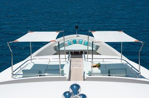 Sanlorenzo motor yacht Kia Ora foredeck with sun pads 