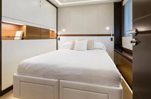 Mangusta yacht Firefly guest cabin with double bed 