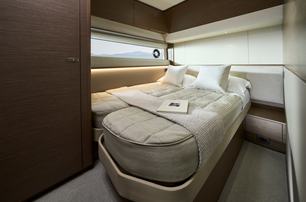 F58 motor yacht guest cabin with twin beds 