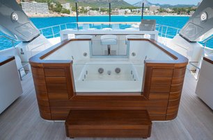 Sanlorenzo motor yacht Kia Ora sundeck jacuzzi  