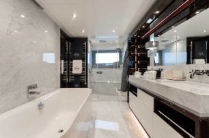 Sunseeker motor yacht Captain Morgan III ensuite with marble 