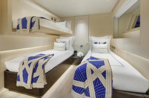 Benetti motor yacht Confessa guest cabin with twin beds 