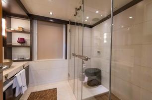 Superyacht Serenity II master en suite with glass shower