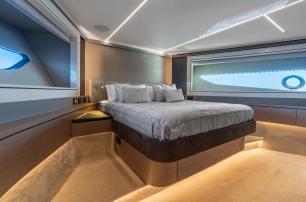 Sunseeker yacht Aurelius VIP cabin with double bed 