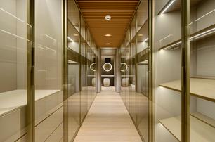 Alia Superyacht Ximena master cabin hallway with mirrored walls 