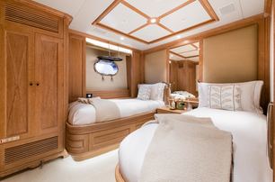 Benetti motor yacht Soho guest cabin with twin beds 