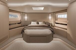 Horizon V74 EVO motor yacht guest cabin with windows 