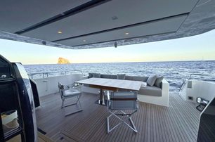 Sanlorenzo motor yacht Slam aft deck dining area 