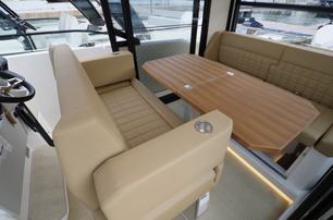 Saxdor-340-GTWA-Review-bench-facing-dinette