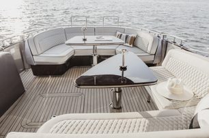 Zeelander 5 exterior deck space