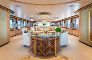 Superyacht Elis Et Mar main saloon seating area 