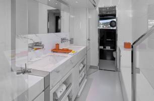  Riva motor yacht M marble en suite 