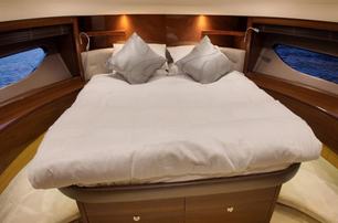 Princess motor yacht Omnia Natura guest cabin with windows 