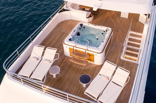 Gulf Craft Majesty 140 jacuzzi