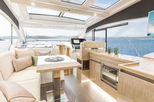 Coupe salon on the Sealine C390