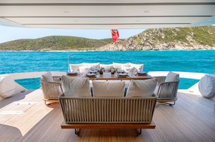 Sanlorenzo yacht Belle De Nuit aft deck dining area 