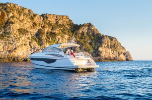 Princess-V-Class-range-at-anchor-aft-deck