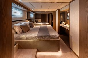 Invictus ST550 motor yacht master cabin with light wood interiors 