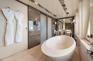 loon master ensuite with marble bath
