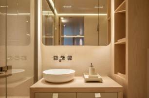 Sanlorenzo motor yacht Tolemai en suite with glass shower 