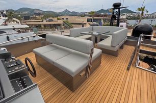  Pershing motor yacht Honey Badger flybridge helm station 