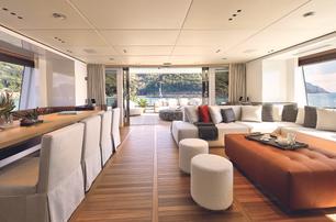 Benetti OASIS 40M interior salon and dining