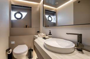 Numarine 27 XP Open motor yacht en suite with window 