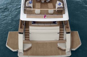 Sanlorenzo SD118/ 175 superyacht beach club close up
