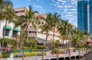 homes along city canals. Fort Lauderdale 