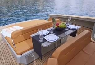 EVO Yachts R4+ dining area aft deck