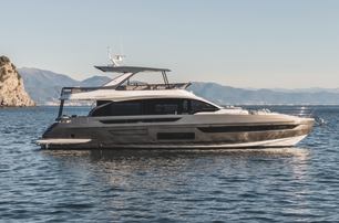 Azimut-Fly-range-at-anchor