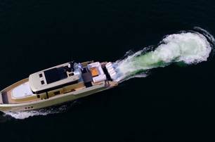 XO-Boats-EXPLR-44-Review-setting-off