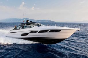 Pershing 5X motor yacht under way