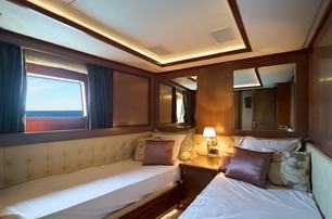Benetti motor yacht Sea Bear guest cabin with twin beds 