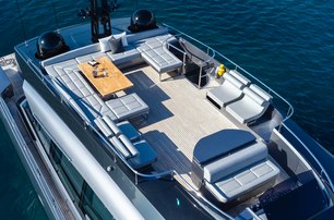 Pershing motor yacht Aldebaran III flybridge with dining space 