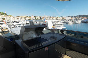 Sunreef-Eco-Power-60-sundeck-grill