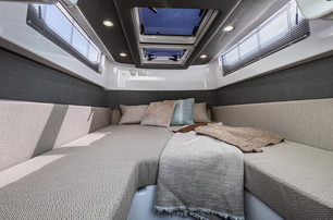 Axopar 37XC Cross Cabin 