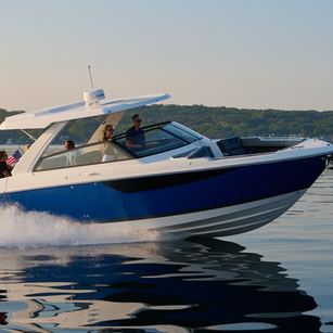 Cobalt Boats R35 Surf