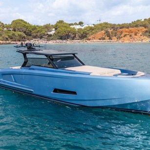 Vanquish Yachts VQ45 T-Top