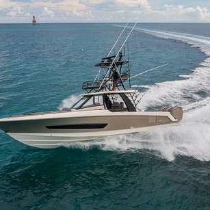 Boston Whaler 420 Outrage