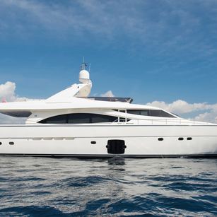 Ferretti 830